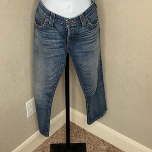 692 - True Religion EUC Straight Leg Cropped Blue Jeans, Size 28